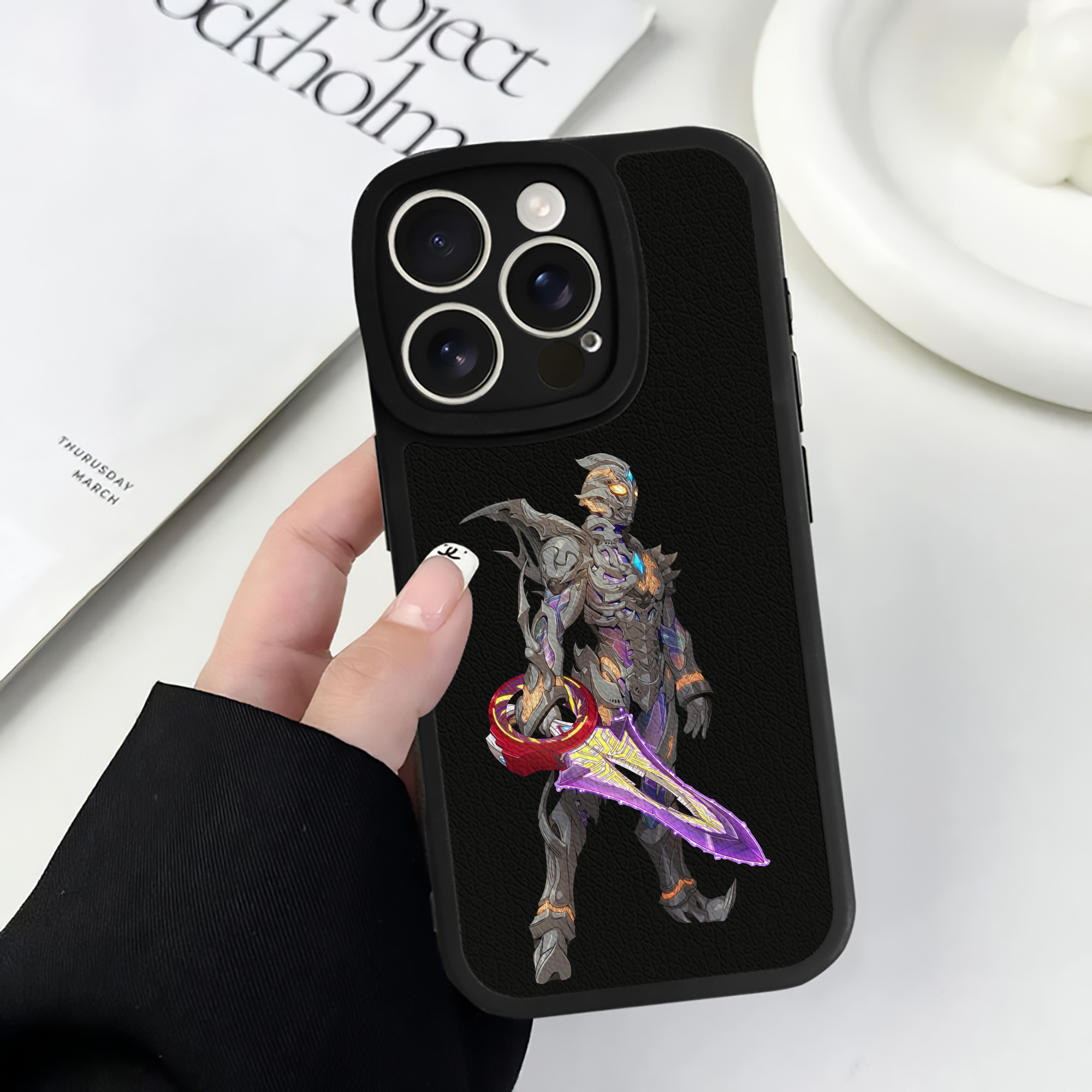 （画像用） ウルトラマン Ultraman 【iPhone 16シリーズ対応】シリコンスマホケース（レザー調） 材質：シリコン